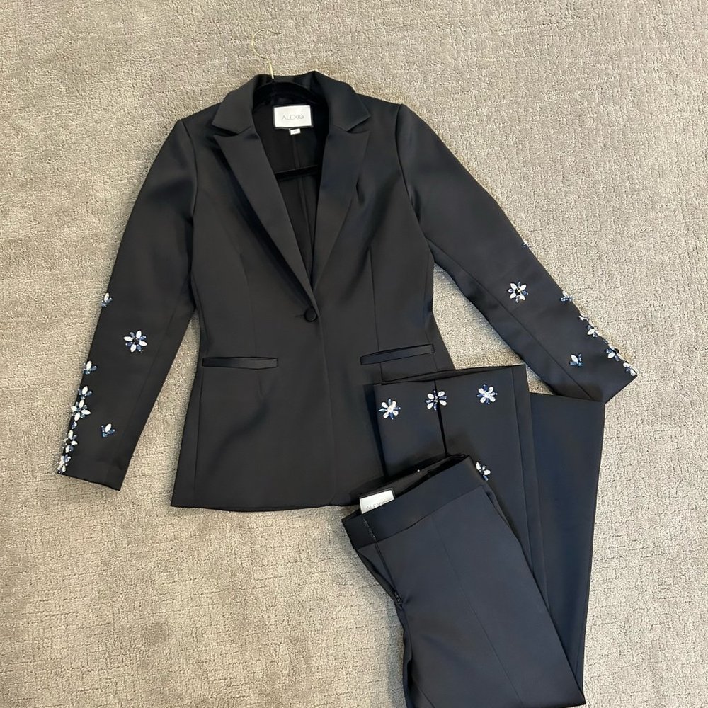 Alexis Black Satin embellished pant suit - 2 piece Size M
